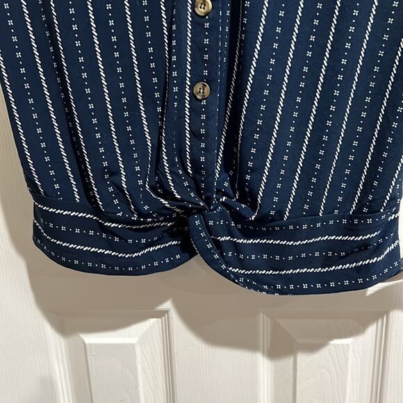 Flower & Feather Blouse Womens Small Blue White - Picture 8 of 14